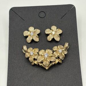 Gold Floral Jewelry Set